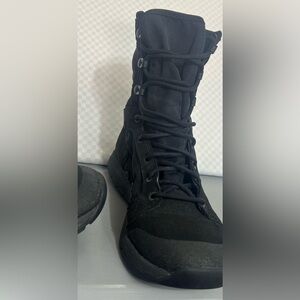 SALE! Danner Men D  Tachyon, Black Hot Medium Width AUTHENTIC Size 6.5
